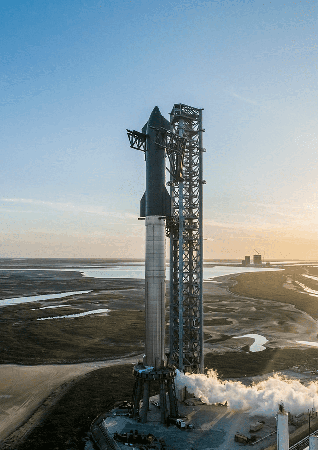  La Starship consta de dos bloques: el sistema de lanzamiento Super Heavy (primera etapa) y la nave que lleva el mismo nombre del proyecto (etapa superior). Foto: SpaceX   