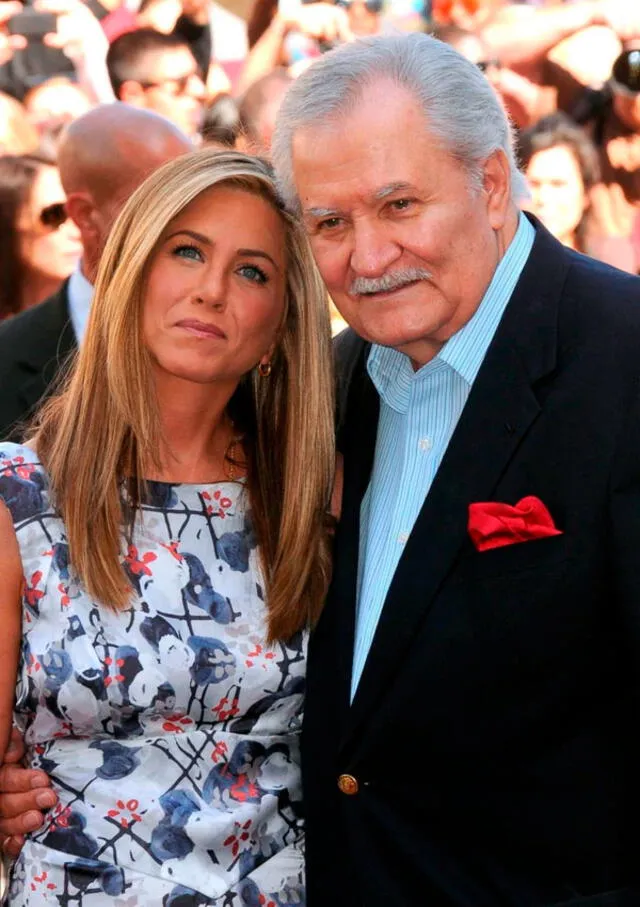 Jennifer Aniston mantiene una buena relación con John Aniston.