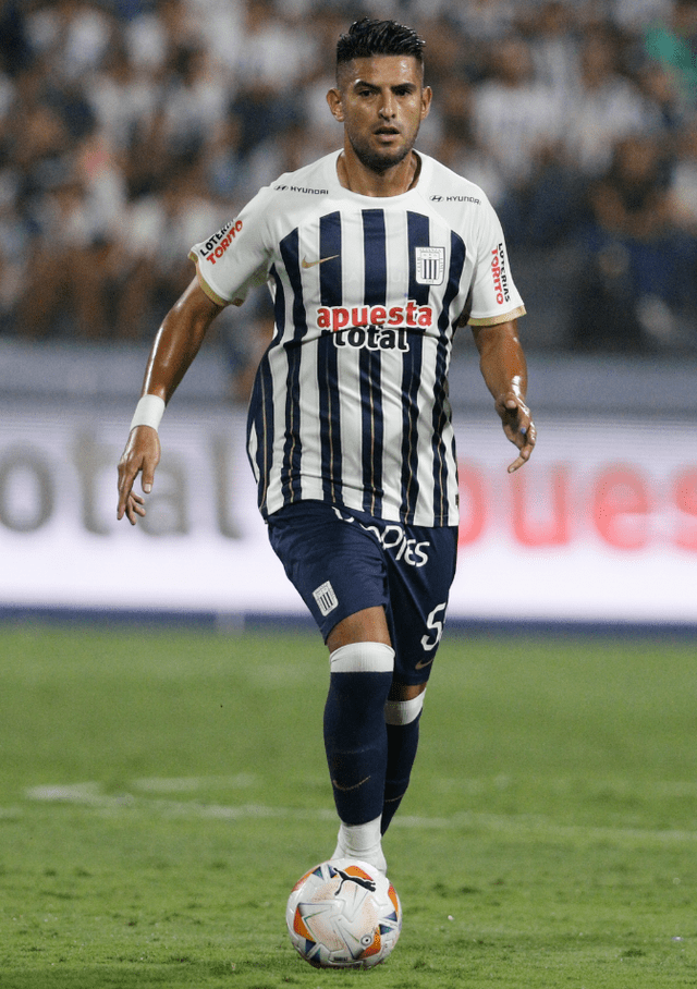 Carlos Zambrano jugó todos los partidos de la Copa Libertadores 2024. Foto: Luis Jiménez/La República   