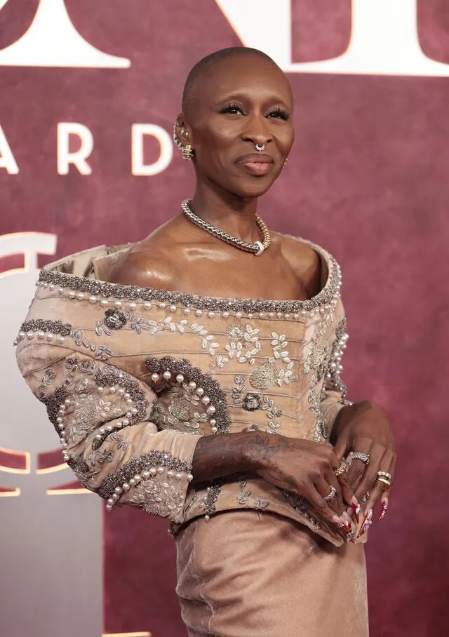 Cynthia Erivo wowed in a bold two-piece Schiaparelli look with a structured jacket and embroidered skirt, showing off her shoulders and signature fashion creativity. Photo: AFP Cynthia Erivo wowed in a bold two-piece Schiaparelli look with a structured jacket and embroidered skirt, showing off her shoulders and signature fashion creativity. Photo: AFP