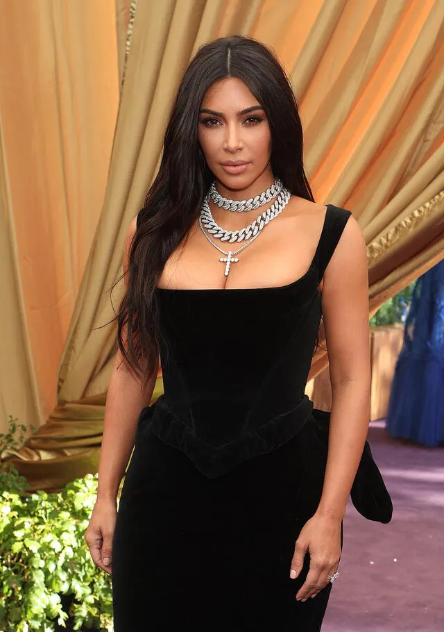 Kim Kardashian y Kendall Jenner arrancan suspiros en la alfombra violeta de los Emmy  2019