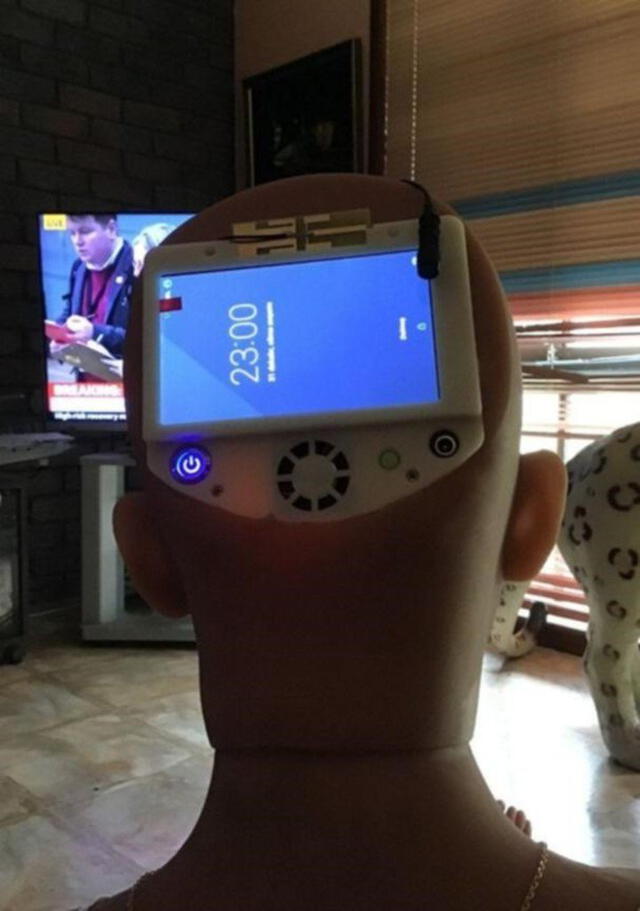 La androide tiene una pantalla en su nunca. Foto: Clarín