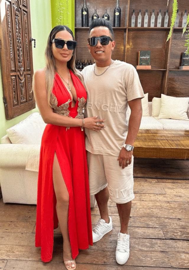  Pamela López posa junto a Christian Cueva con elegantes outfits. Foto: Instagram 