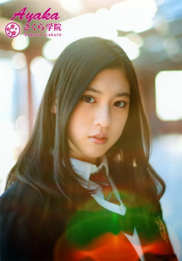 Ayaka Miyoshi como integrante de Sakura Gakuin.