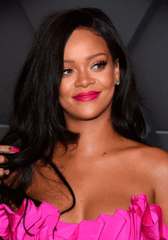 Rihanna ya ha donado 5 millones de dólares.