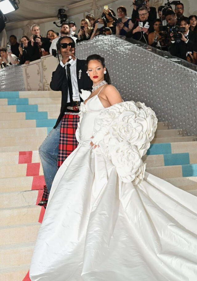 Rihanna llegó tarde a la alfombra roja del MET Gala 2023. Foto: Getty Images.   