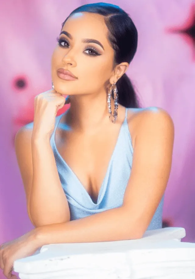 Becky G sorprendió con la difusión de una foto. ¿Se casa?