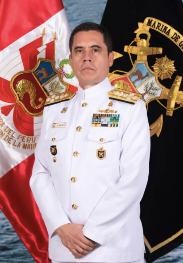 Comandante General de la Marina, almirante AP Alberto Alcalá Luna.