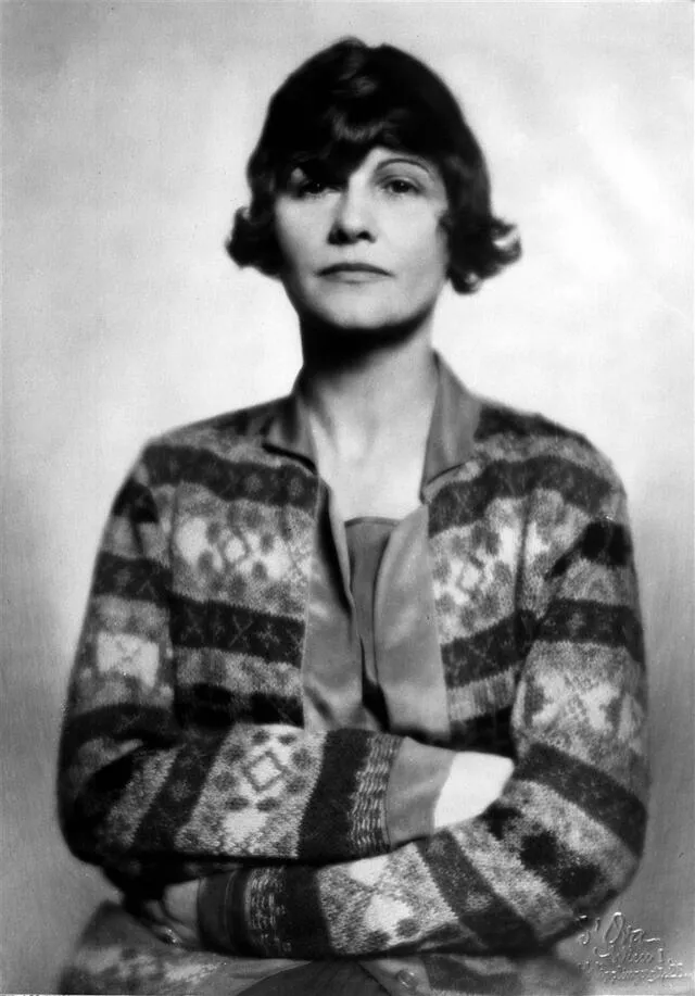 De la pobreza y el abandono a ser el ícono del glamour: ¿quién fue Coco Chanel?
