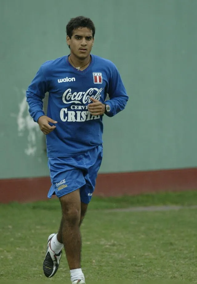 Miguel Cevasco entrenando con la selección peruana.