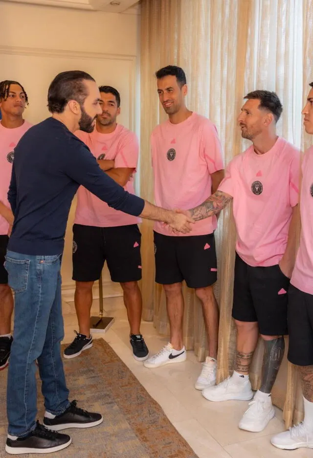  El histórico saludo entre Bukele y Messi. Foto: @nayibbukele/X   