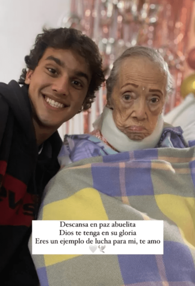 Gabriel Meneses junto con su abuelita. Foto: Captura Instagram   