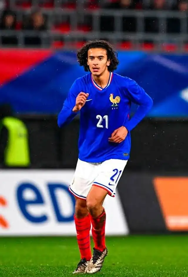 Ayyoub Bouaddi vistiendo la camiseta de Francia en la Sub 21. Ayyoub Bouaddi vistiendo la camiseta de Francia en la Sub 21.