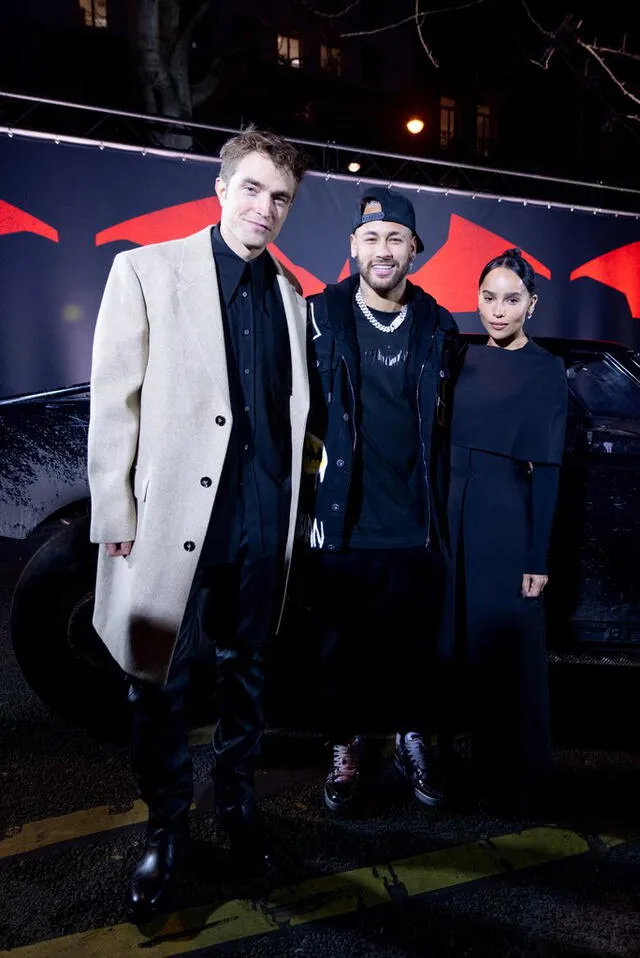 Neymar en premiere de The Batman en París junto a Robert Pattinson y Zoe Kravitz. Foto: Twitter