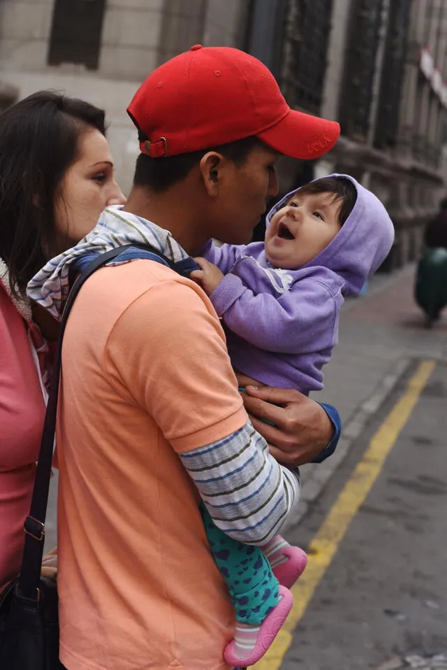 Día del Padre: centro de Lima fue escenario de muestras de amor