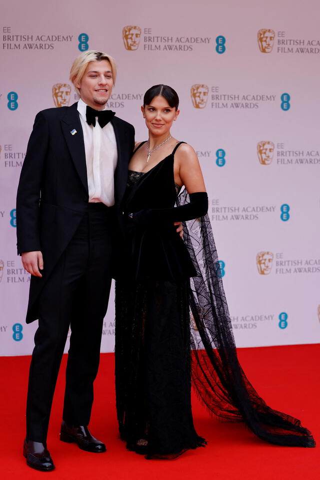 Millie Bobby Brown se luce junto a su pareja, el hijo de Jon Bon Jovi, en los Premios BAFTA