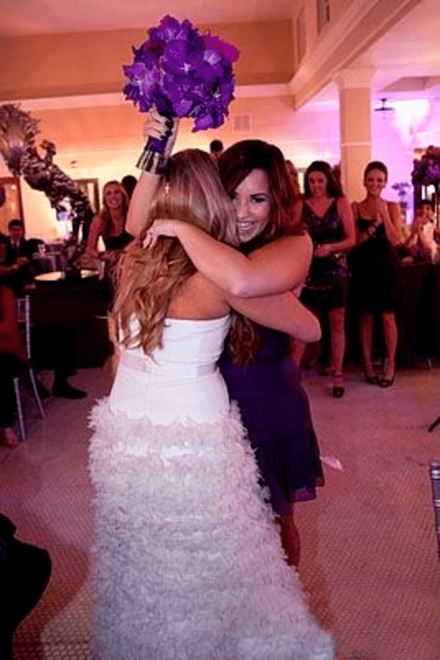 Demi Lovato y Tiffany Thornton son muy amigas. La cantante asistió a la boda de la actriz.