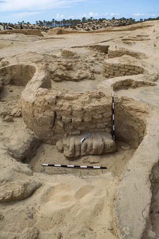 Parte de la muralla de la fortaleza con el patrón en zigzag. Foto: Ministerio de Turismo de Egipto Parte de la muralla de la fortaleza con el patrón en zigzag. Foto: Ministerio de Turismo de Egipto