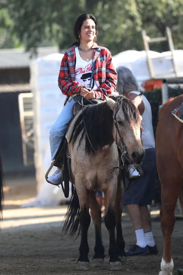 Camila Cabello fue captada montando caballo en Los Ángeles después de anunciar su separación de Shawn Mendes. Foto: Backgrid