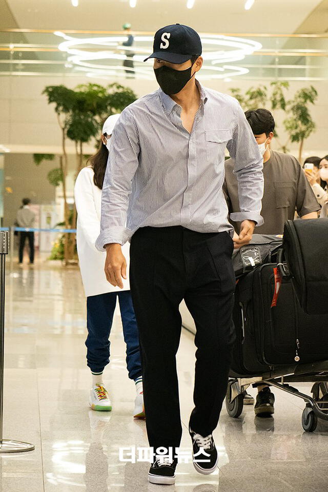 Hyun Bin en el aeropuerto de Incheon. Foto: Naver/News