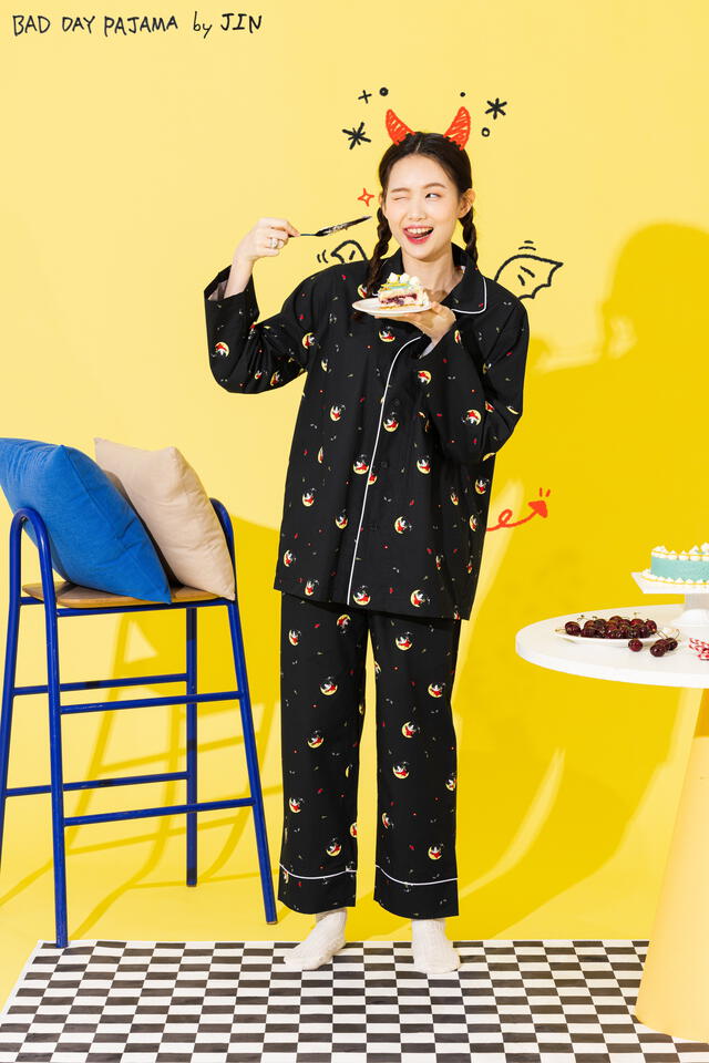 Pijamas de la colección Good day, bad day de Jin. Foto: HYBE Merch