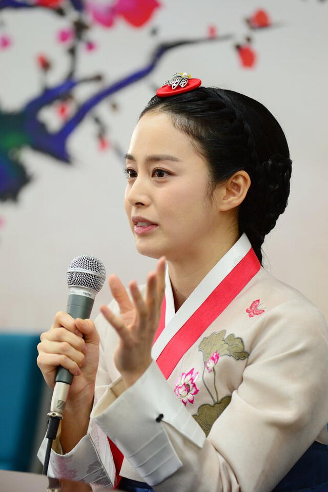 Kim Tae Hee respondió a las criticas sobre su relación con la megaestrella Kpop, Bi Rain. Marzo 2013.