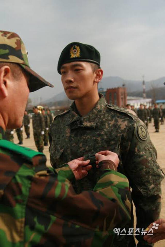 Bi Rain culminó el miércoles 10 de julio su servicio militar obligatorio y fue dado de bajo tras cumplir 21 meses en el ejército coreano.