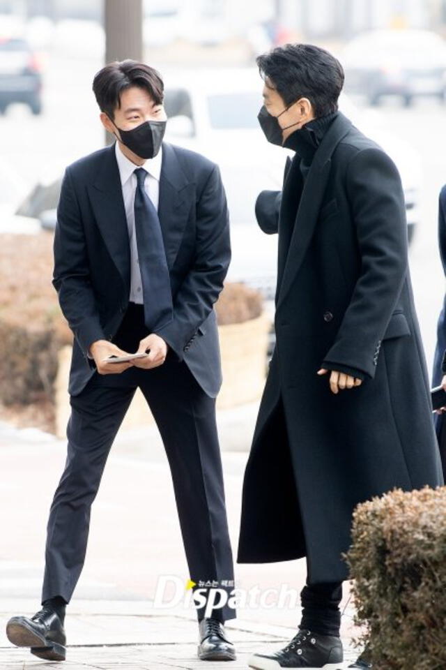 Ryu Jun Yeol y Kim Myung Min (Law School) llegan a la boda de Park Shin Hye y Choi Tae Joon. Foto: Dispatch