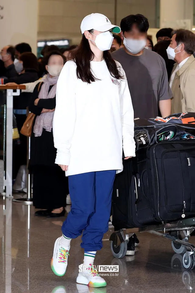 Son Ye Jin en el aeropuerto de Incheon. Foto: SpoTV News