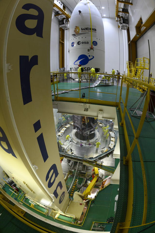El telescopio James Webb ya está encapsulado en un cohete Ariane 5. Foto: Manuel Pedoussaut / ESA