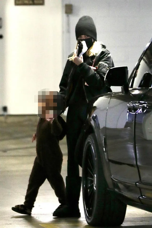 Khloé Kardashian fue vista junto a su menor hija
