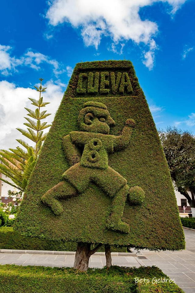 La imagen de Cueva en la Plaza de Armas de Huamachuco. Foto: Beto Hidalgo.