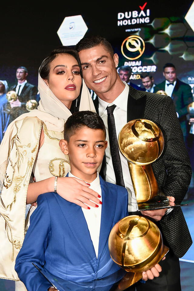 Cristiano Ronaldo, Georgina Rodríguez y Cristiano Junior. Foto: AFP