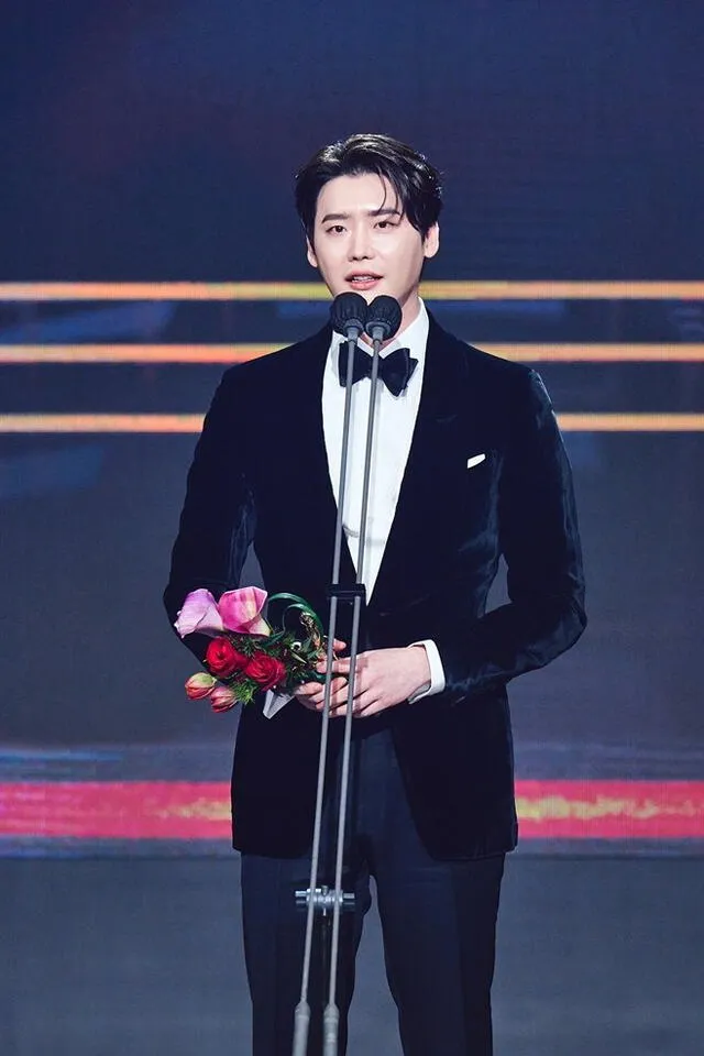 Lee Jong Suk: actor también había ganado el daesang en 2016 con el drama "W: dos mundos".