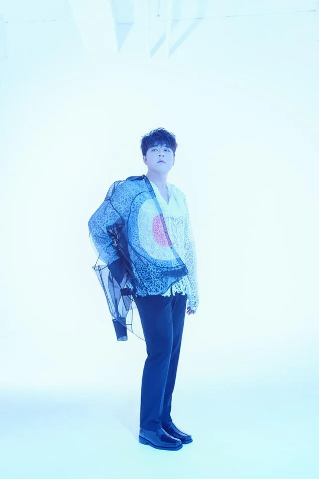 Versión "Bright" de Shindong de Super Junior para el comeback "TIMELESS".