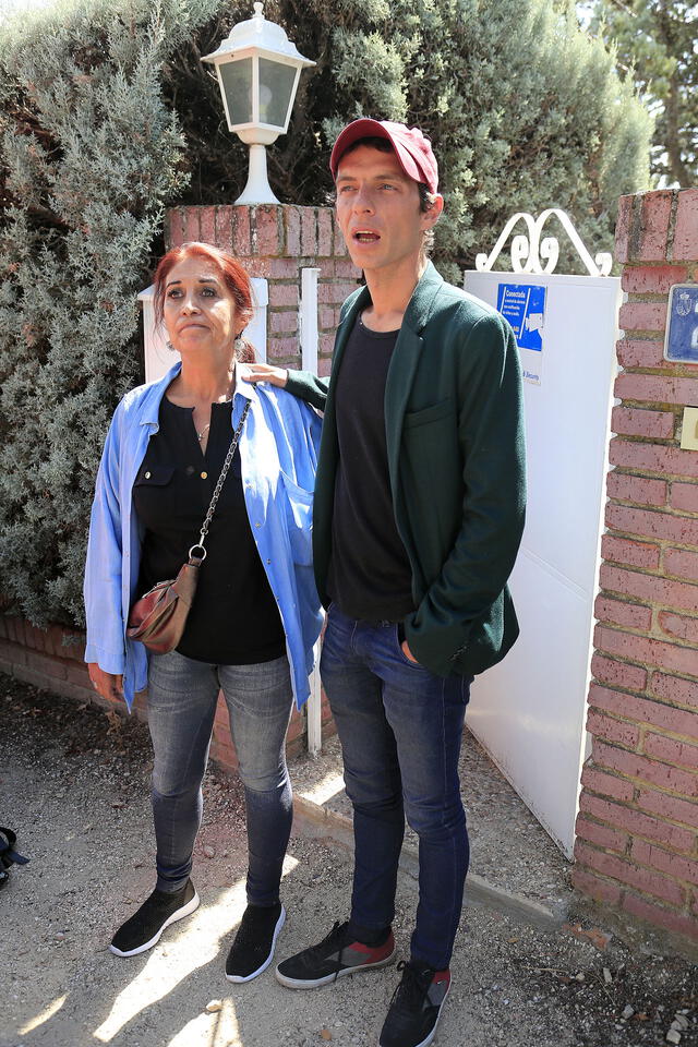 Camilo Blanes junto a su madre