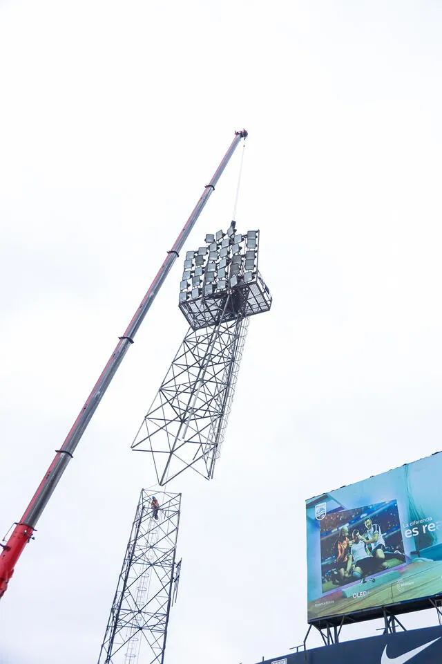 El desmontaje de las torres inició este domingo 27 de noviembre. Foto: Alianza Lima