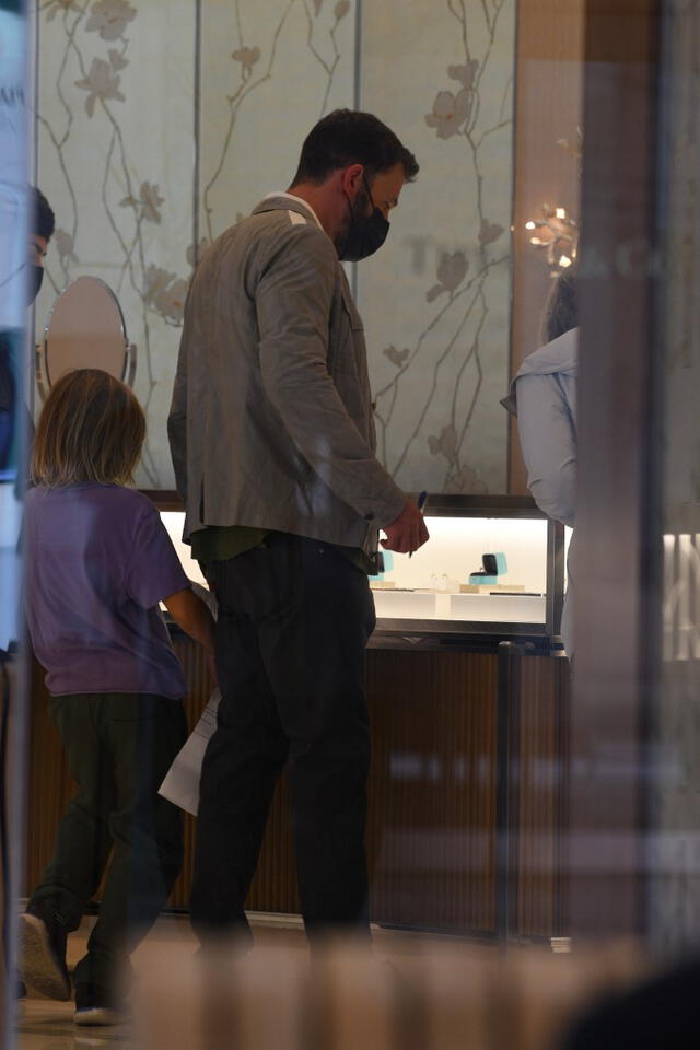 Ben Affleck en Tiffany & Co. Foto: Backgrid
