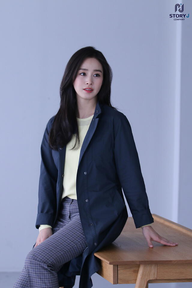 Kim Tae Hee en la sesión fotográfica para la marca de lifestyle Olivia Lauren. NAVER, 15 de marzo, 2020.