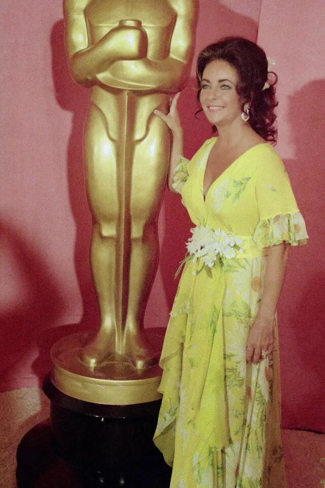 Elizabeth Taylor en los Oscars 1974