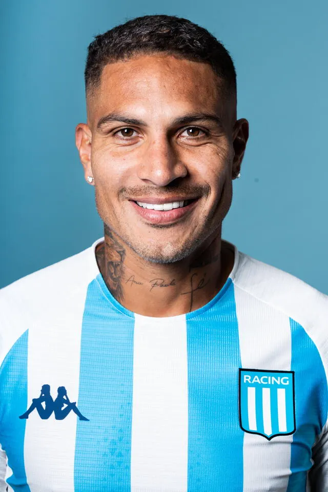  Paolo Guerrero muestra tatuaje de Ana Paula Consorte. Foto: Twitter/ Conmebol Libertadores   