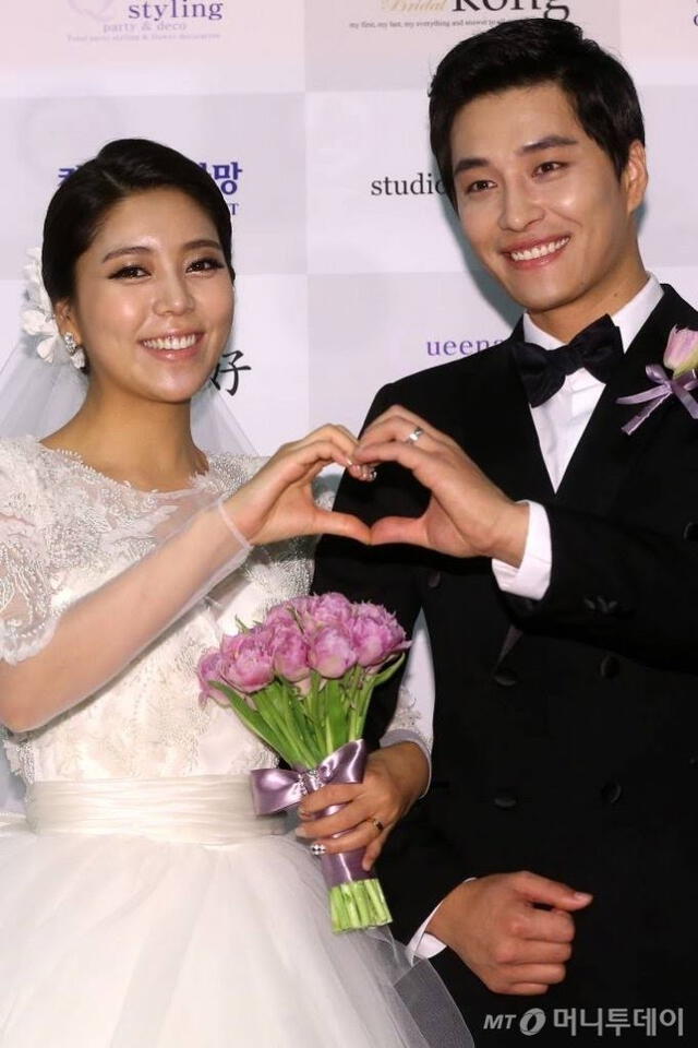 Lee Se Mi y Min Woo Hyuk de 