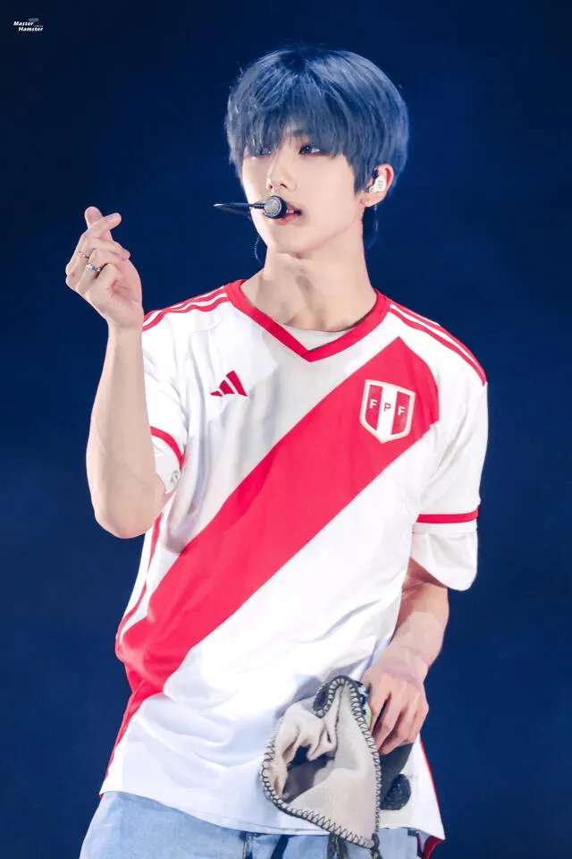 Jisung con camiseta peruana en el concierto de NCT Dream en Perú