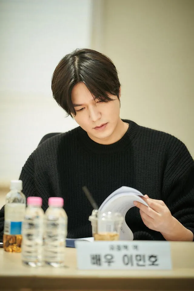  Lee Min Ho en lectura de 'Omniscient Reader's Perspective'. Foto: Naver   