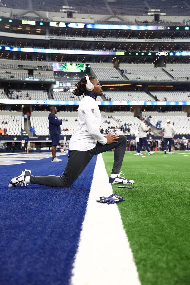 Dallas hace la entrada en calor. Foto: Cowboys   