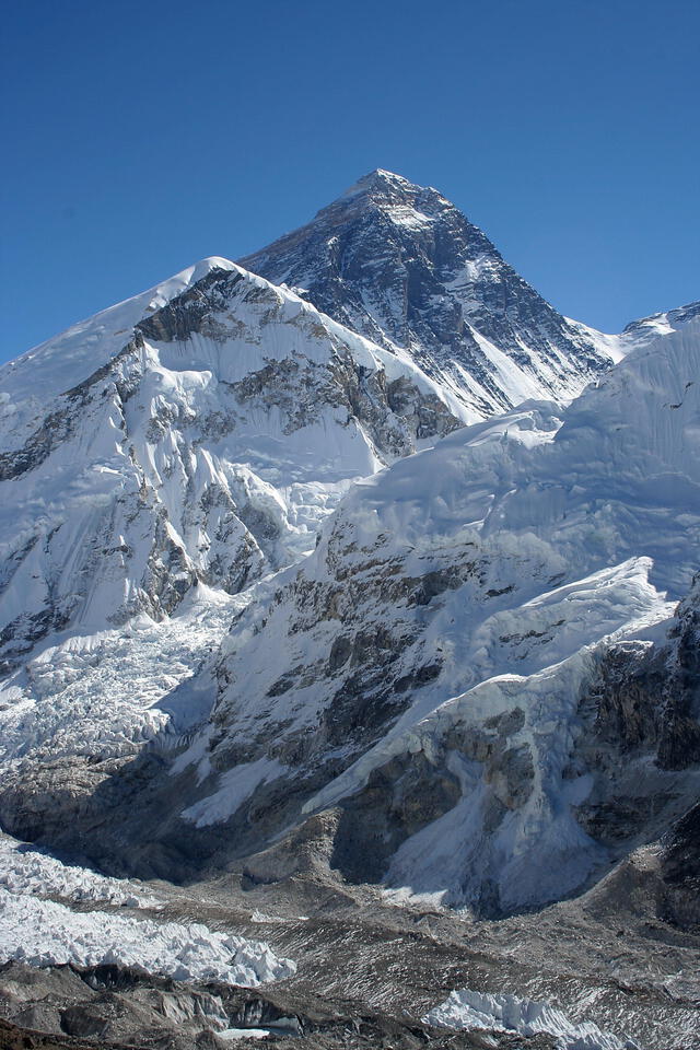 Científicos utilizan tecnología avanzada para medir cambios en la altitud del Everest y confirmar que la actividad tectónica es clave en su creciente elevación. Foto: Pavel Novak.   