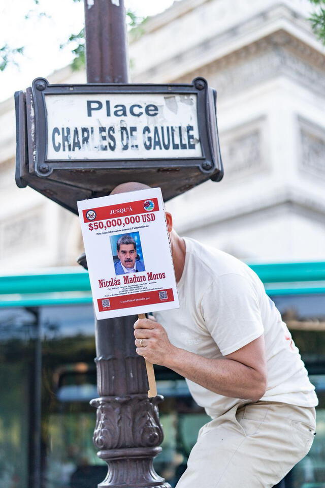 El cartel con la recompensa puesta por EE. UU. se exhibió en distintos países. Foto: X/<strong>@PedroDeMendonca</strong> El cartel con la recompensa puesta por EE. UU. se exhibió en distintos países. Foto: X/<strong>@PedroDeMendonca</strong>