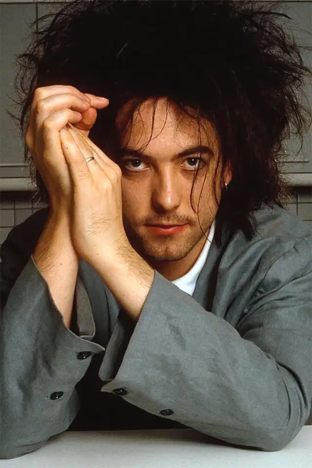  Robert Smith también influye más allá de la música. A saber, Edward, el personaje de “El joven manos de tijera” (1990) de Tim Burton, estuvo inspirado en el fundador de The Cure. Imagen: Difusión.    