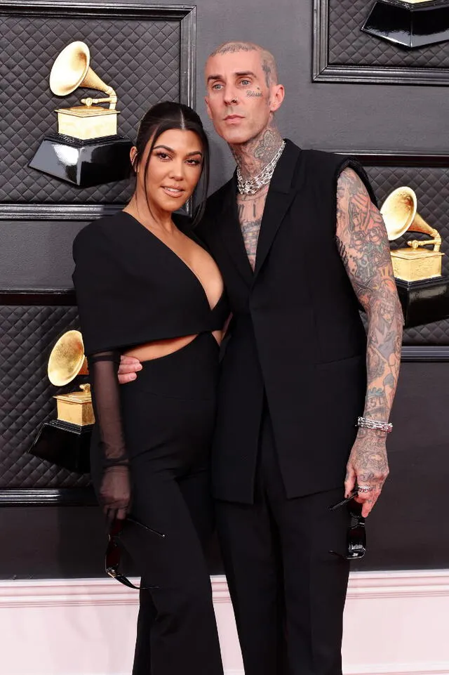 Kourtney Kardashian y Travis Barker en los Grammy