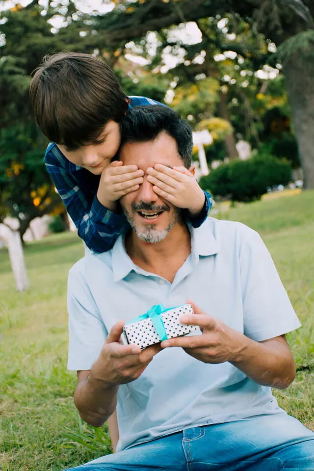  A father shares a joyful moment with his son in celebration of Father's Day 2025, which will be observed in the U.S. on Sunday, June 15. Photo: Freepik    